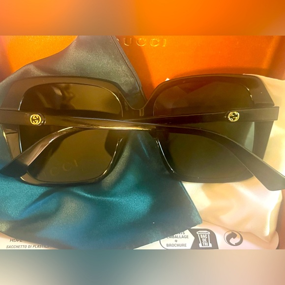 Women’s 💚sunglasses 🕶️(Gucci)💚 - Picture 5 of 11